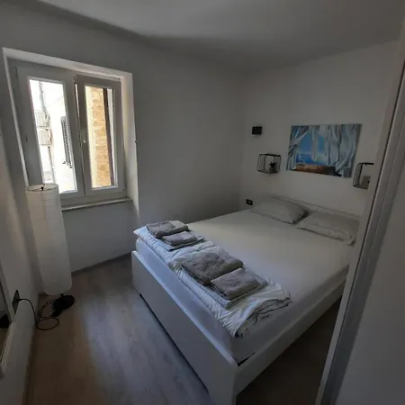 Dora Bella Isola Apartment